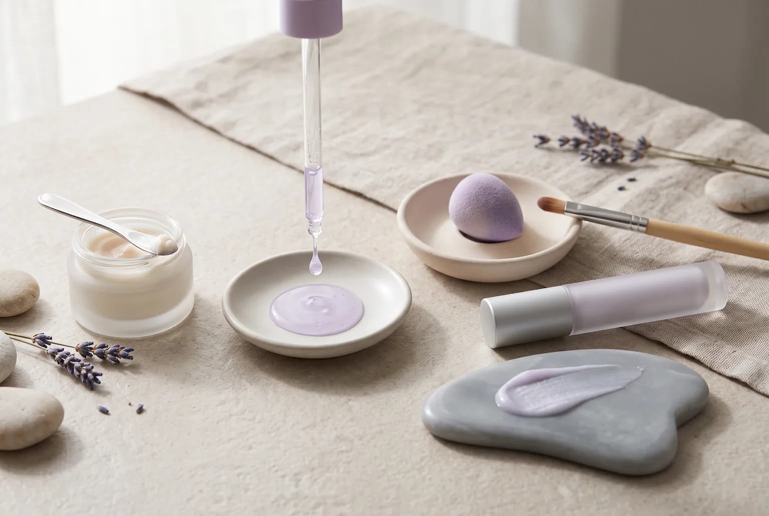 Fingertip smoothing hydrating primer on porcelain