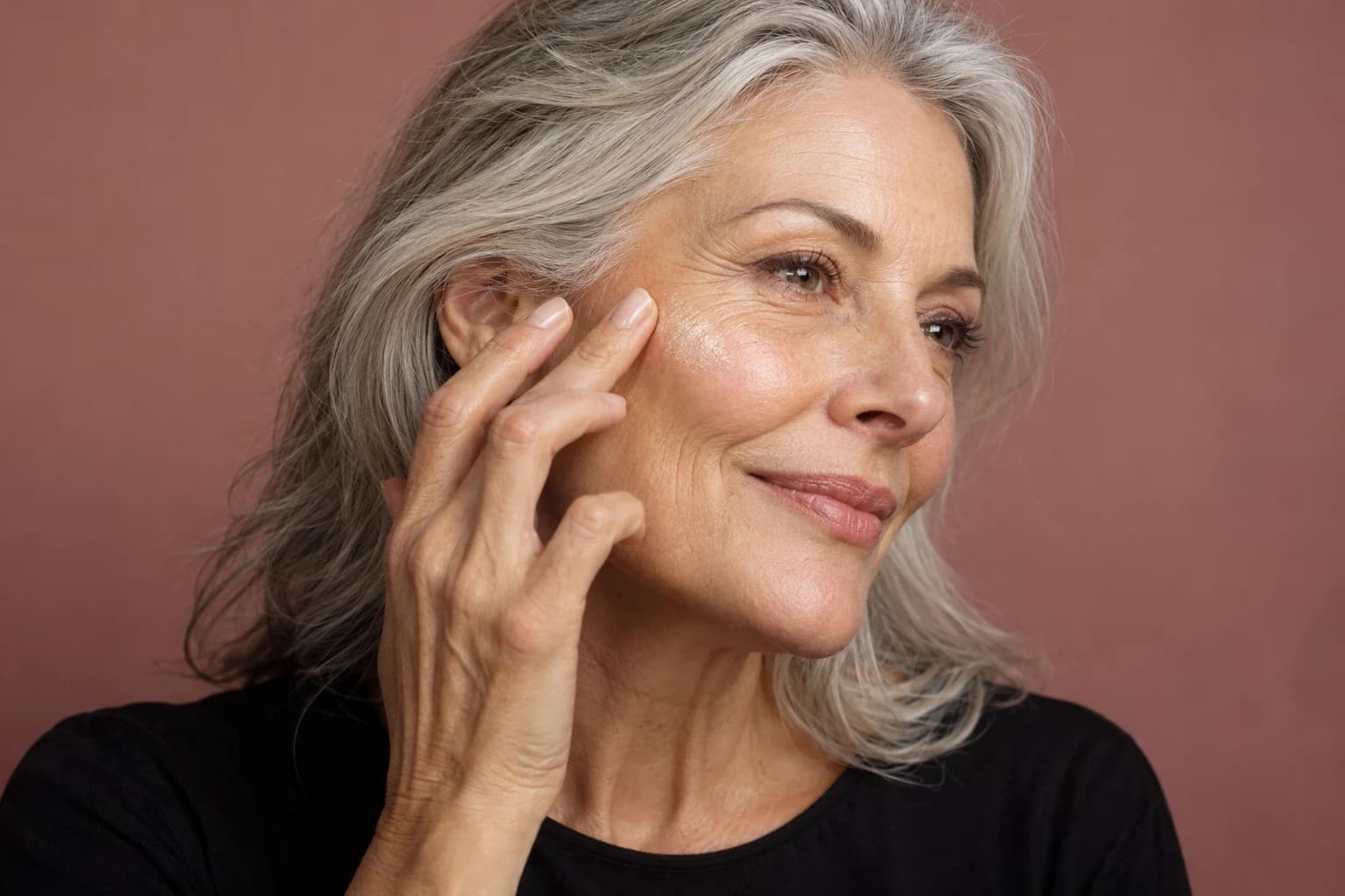 Best highlighter for mature skin: gel, liquid, or powder?